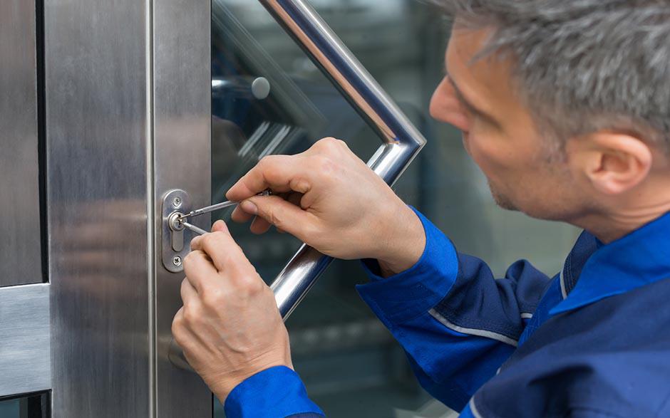 changer serrure porte Saint-Maurice