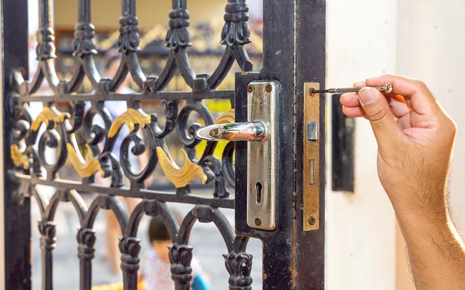 changer serrure porte de garage Magny-le-Hongre