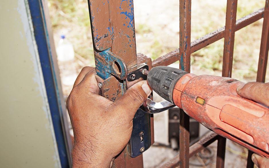 changer serrure porte de garage Liancourt