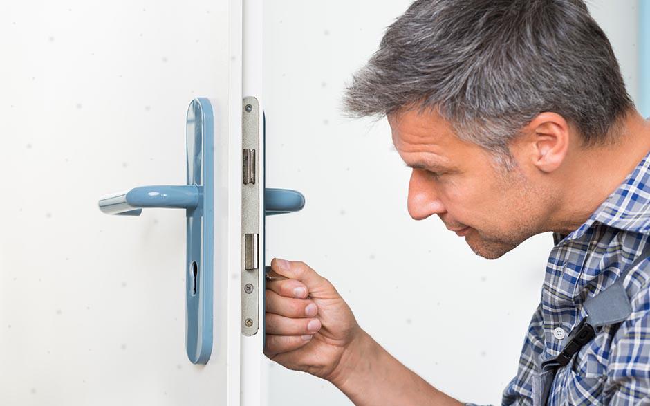 changer serrure porte fenetre Montigny-le-Bretonneux